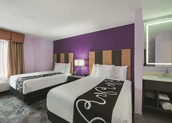 La Quinta Inn & Suites by Wyndham Minneapolis Northwest hotel thumbnail 2