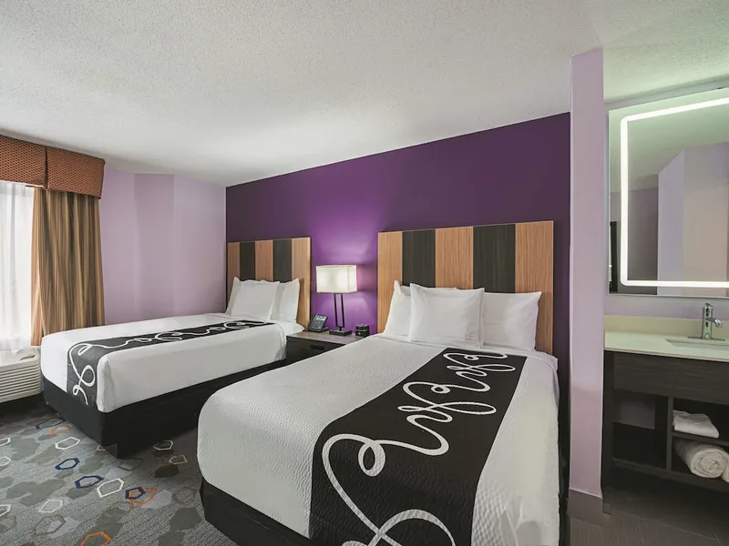 La Quinta Inn & Suites by Wyndham Minneapolis Northwest hotel detail image 2
