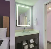 La Quinta Inn & Suites by Wyndham Minneapolis Northwest hotel detail image 3