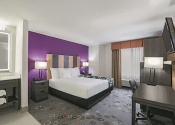 La Quinta Inn & Suites by Wyndham Minneapolis Northwest hotel thumbnail 6