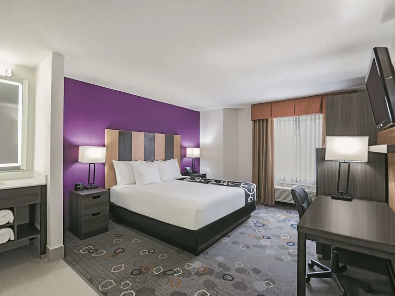 La Quinta Inn & Suites by Wyndham Minneapolis Northwest hotel detail image 6