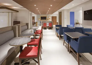 Holiday Inn Express Roseville-St. Paul by IHG hotel thumbnail 3