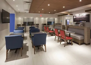 Holiday Inn Express Roseville-St. Paul by IHG hotel thumbnail 4