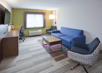 Holiday Inn Express Roseville-St. Paul by IHG hotel thumbnail 5