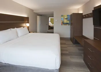 Holiday Inn Express Roseville-St. Paul by IHG hotel thumbnail 8