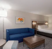 Holiday Inn Express Hotel & Suites Minneapolis-Minnetonka by IHG hotel detail image 5