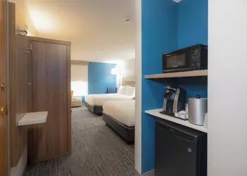 Holiday Inn Express Hotel & Suites Minneapolis-Minnetonka by IHG hotel thumbnail 7