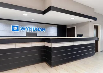 Wyndham Minneapolis South/Burnsville hotel thumbnail 2