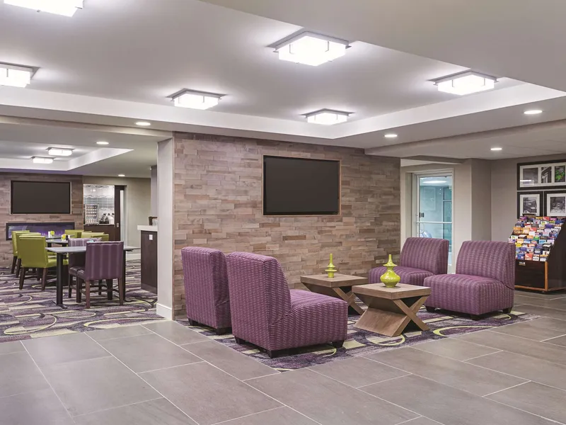 La Quinta Inn & Suites by Wyndham Baltimore BWI Airport hotel detail image 2