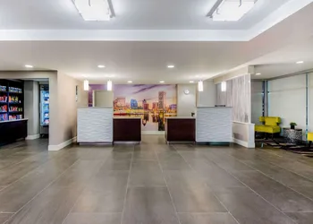La Quinta Inn & Suites by Wyndham Baltimore BWI Airport hotel thumbnail 5