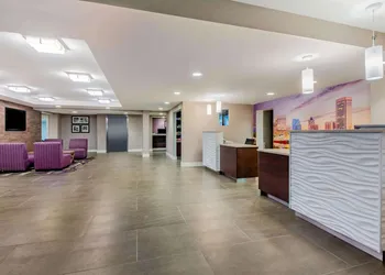 La Quinta Inn & Suites by Wyndham Baltimore BWI Airport hotel thumbnail 6