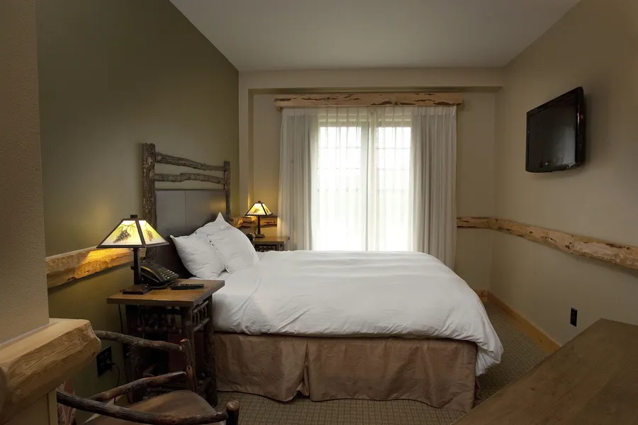 Hope Lake Lodge & Indoor Waterpark hotel detail image 6
