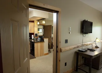 Hope Lake Lodge & Indoor Waterpark hotel thumbnail 8
