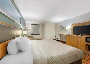 Quality Inn Enola - Harrisburg hotel thumbnail 5