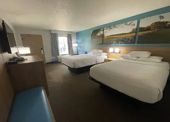 Days Inn & Suites by Wyndham York hotel thumbnail 2