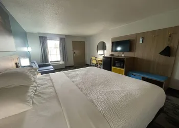Days Inn & Suites by Wyndham York hotel thumbnail 3