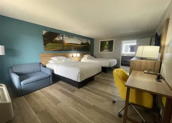 Days Inn & Suites by Wyndham York hotel thumbnail 4