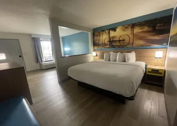 Days Inn & Suites by Wyndham York hotel thumbnail 6