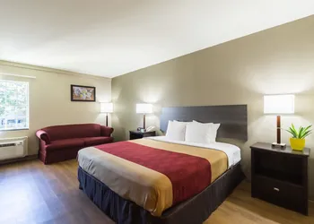Econo Lodge Harrisburg - Southwest of Hershey Area hotel thumbnail 5
