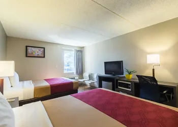 Econo Lodge Harrisburg - Southwest of Hershey Area hotel thumbnail 7