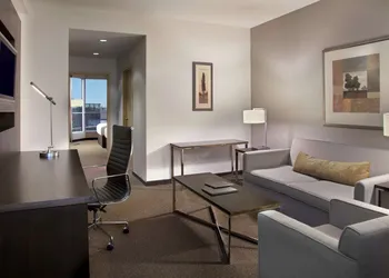 Hilton Toronto/Markham Suites Conference Centre & Spa hotel thumbnail 5
