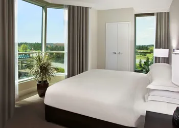 Hilton Toronto/Markham Suites Conference Centre & Spa hotel thumbnail 8