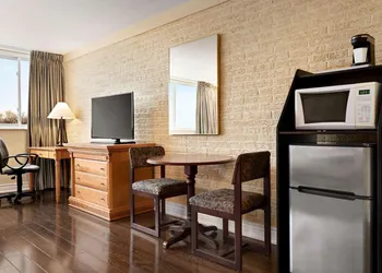 Travelodge by Wyndham Richmond Hill hotel thumbnail 6
