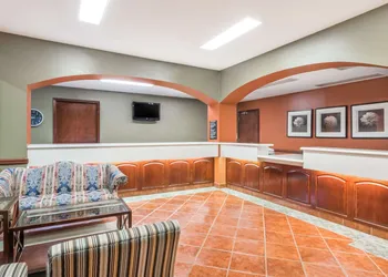 Super 8 by Wyndham Weslaco hotel thumbnail 2