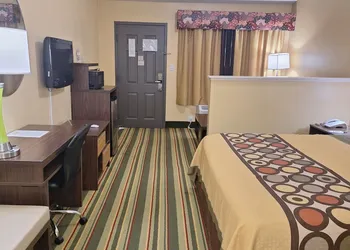 Super 8 by Wyndham Weslaco hotel thumbnail 5