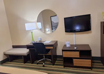 Super 8 by Wyndham Weslaco hotel thumbnail 6