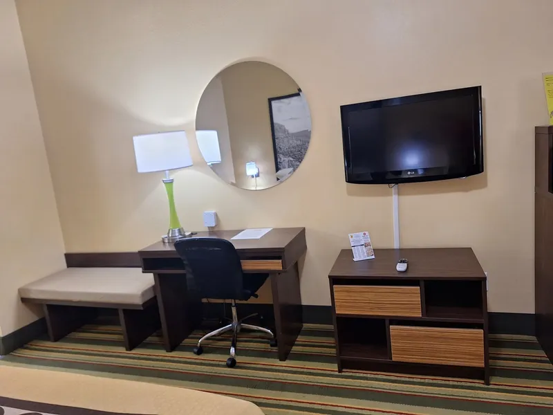 Super 8 by Wyndham Weslaco hotel detail image 6