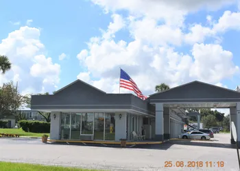 Super 8 by Wyndham Ocala I-75 hotel thumbnail 4