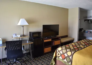 Super 8 by Wyndham Ocala I-75 hotel thumbnail 6