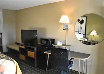 Super 8 by Wyndham Ocala I-75 hotel thumbnail 7
