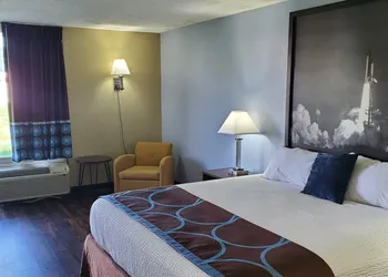 Super 8 by Wyndham Ocala I-75 hotel thumbnail 8