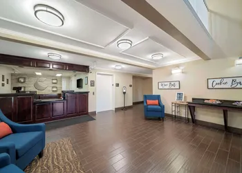Comfort Suites Red Bluff near I-5 hotel thumbnail 3
