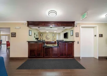 Comfort Suites Red Bluff near I-5 hotel thumbnail 4