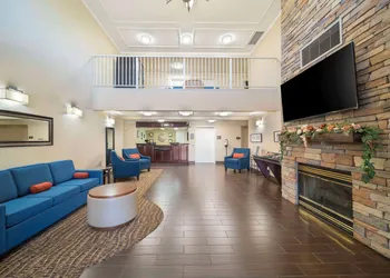 Comfort Suites Red Bluff near I-5 hotel thumbnail 7