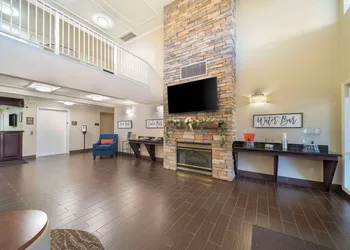 Comfort Suites Red Bluff near I-5 hotel thumbnail 8