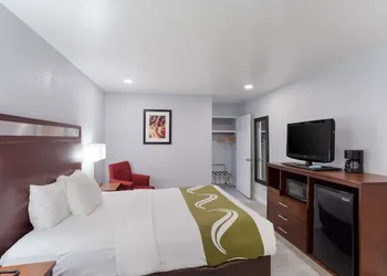 Quality Inn Redding near I-5 hotel thumbnail 7