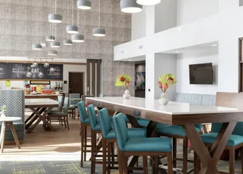 Hampton Inn & Suites Red Bluff hotel thumbnail 2