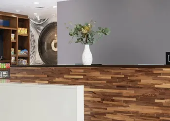 Hampton Inn & Suites Red Bluff hotel thumbnail 3