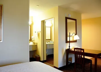 Hampton Inn & Suites Red Bluff hotel thumbnail 8