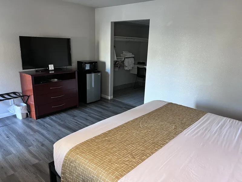 Travelodge by Wyndham Redding CA hotel detail image 2