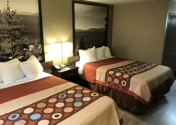 Super 8 by Wyndham Redding hotel thumbnail 5