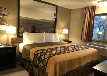Super 8 by Wyndham Redding hotel thumbnail 6