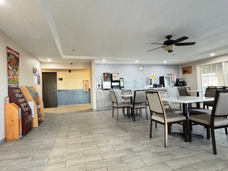 Super 8 by Wyndham Reedsburg hotel detail image 2