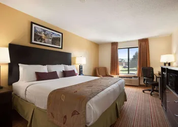 Ramada by Wyndham Wisconsin Dells hotel thumbnail 4