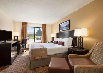 Ramada by Wyndham Wisconsin Dells hotel thumbnail 7