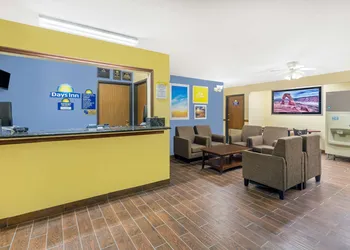 Days Inn by Wyndham Moab hotel thumbnail 2